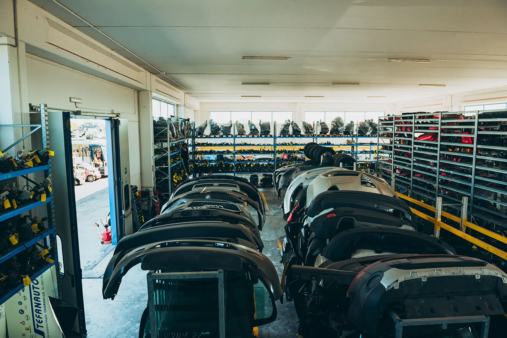 Paraurti e ricambi di carrozzeria nel magazzino Stefanauto Group